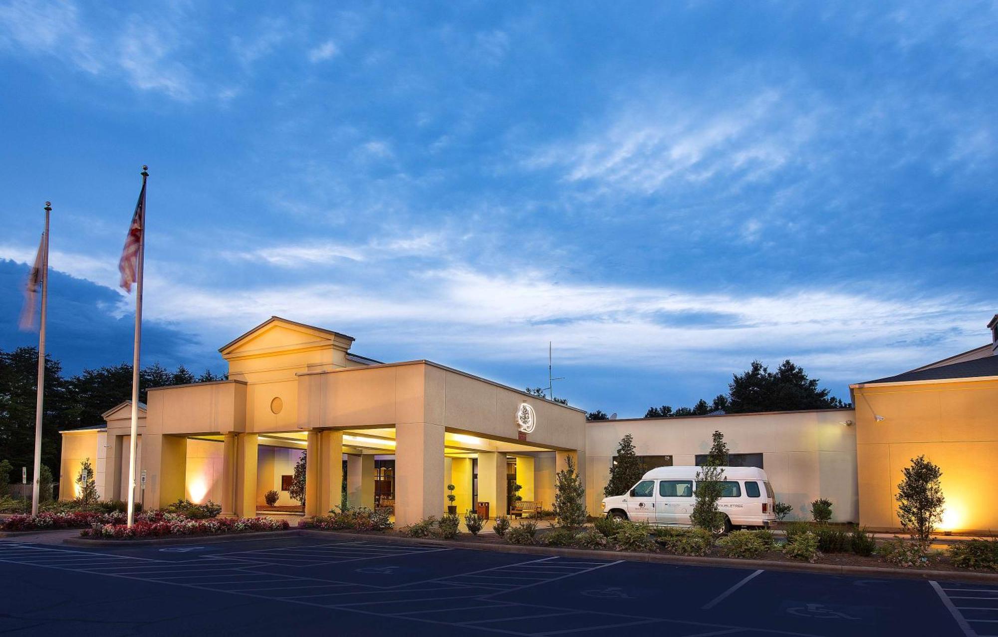 Doubletree By Hilton Charlotte Airport Exterior foto